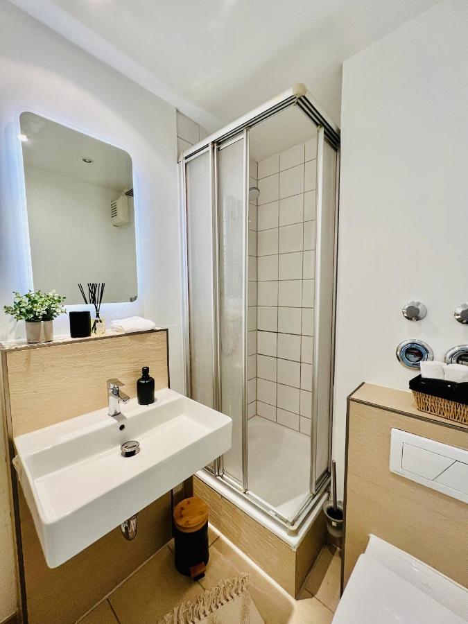 Sunset Apartment: Free Parking + Balcony + Netflix Essen Eksteriør billede